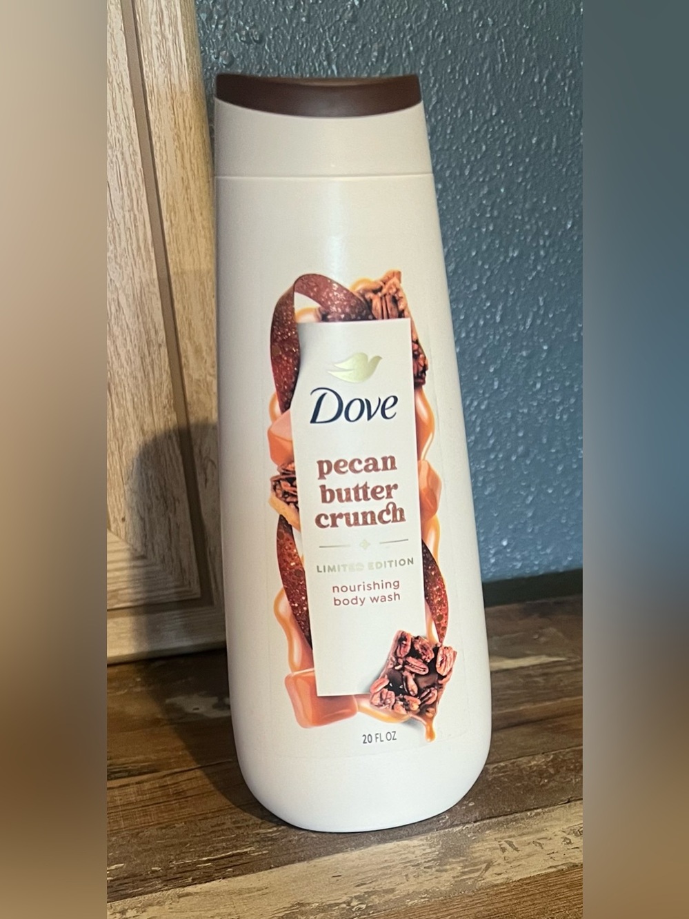 Dove Limited Edition Holiday Treats Pecan Butter Crunch Body Wash 20 ounces New